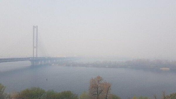 Дым в Киеве. 17 апреля 2020