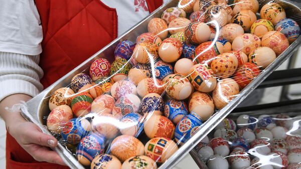 Пасхальные яйца в гипермаркете Ашан
