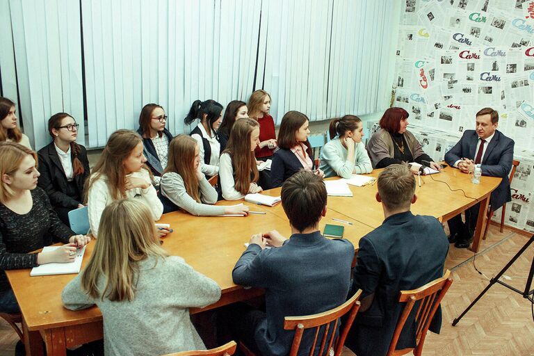 Пресс-конференция с министром образования и науки Алтайского края в редакции газеты САМИ Пресс-конференция с министром образования и науки Алтайского края в редакции газеты САМИ