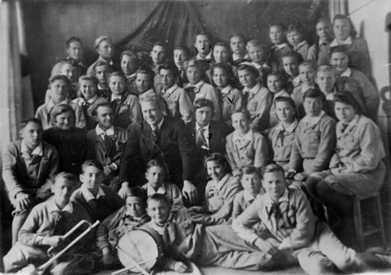 Артековцы на Алтае, 1942 год. Архивное фото Артековцы на Алтае, 1942 год. Архивное фото