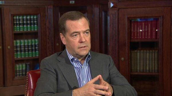 Медведев не исключил введения более жестких мер