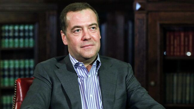 Заместитель председателя Совета безопасности РФ Дмитрий Медведев во время интервью агентству РИА Новости