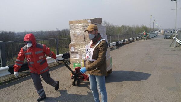 Доставка гуманитарного груза от МККК в ЛНР через КПП Станица Луганская