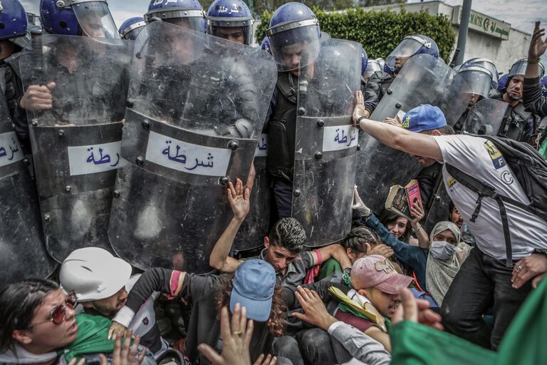 Farouk Batiche. Работа победителя премии World Press Photo 2020