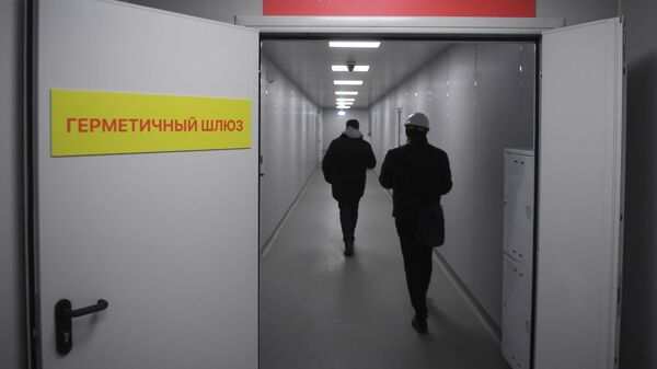 Коридор заразной зоны в инфекционном центре в Новой Москве
