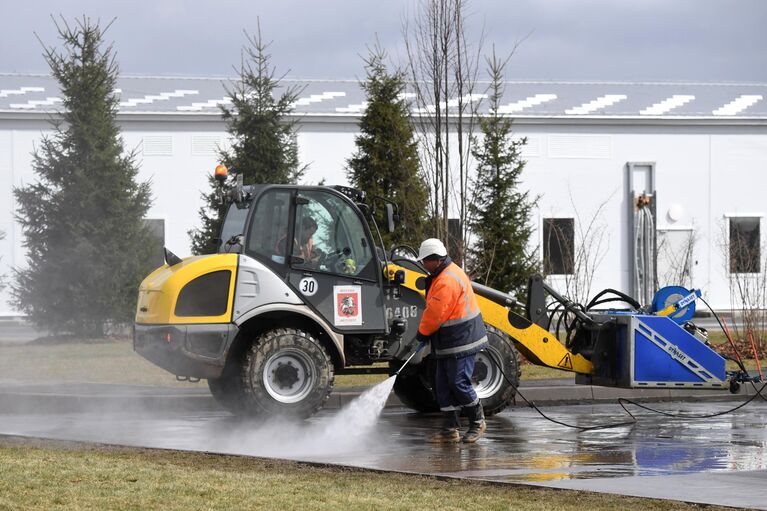 Уборка территории инфекционного центра в Новой Москве Уборка территории инфекционного центра в Новой Москве