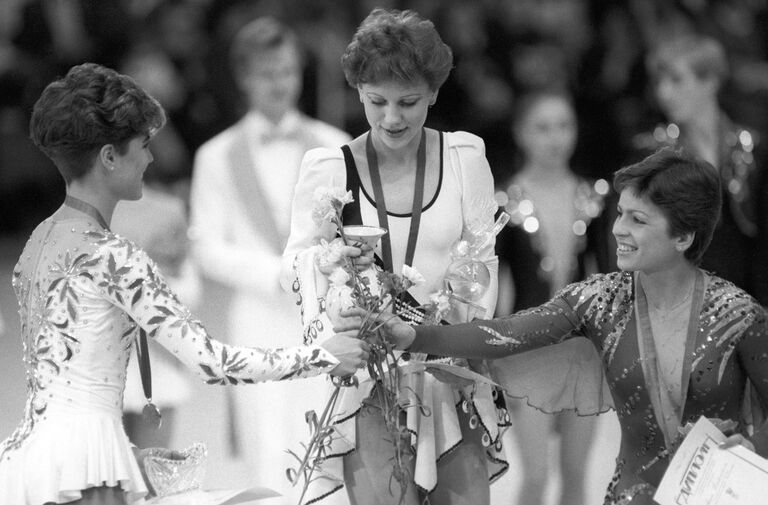 Фигуристки Д. Тренэри (США), Кира Иванова (СССР), Анна Кондрашова (СССР)