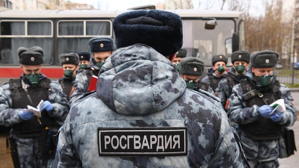 Сотрудники Росгвардии готовятся к патрулированию улиц в Москве