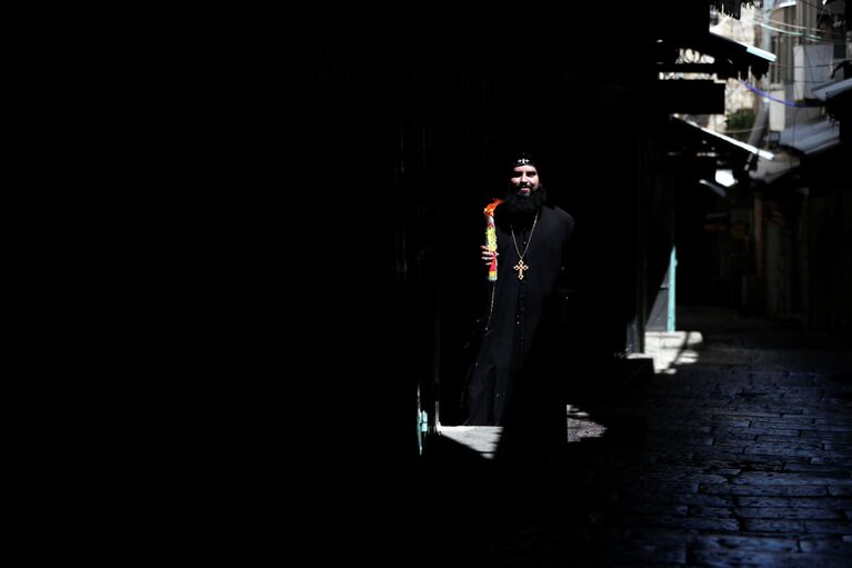 Благодатный огонь сошел в Иерусалиме