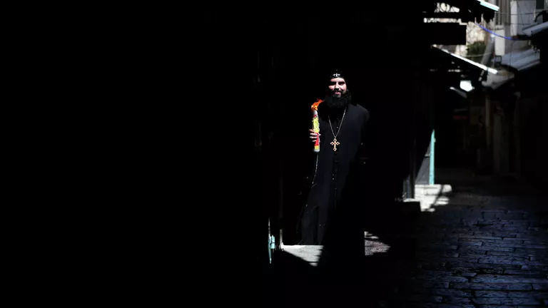 Благодатный огонь сошел в Иерусалиме Благодатный огонь сошел в Иерусалиме