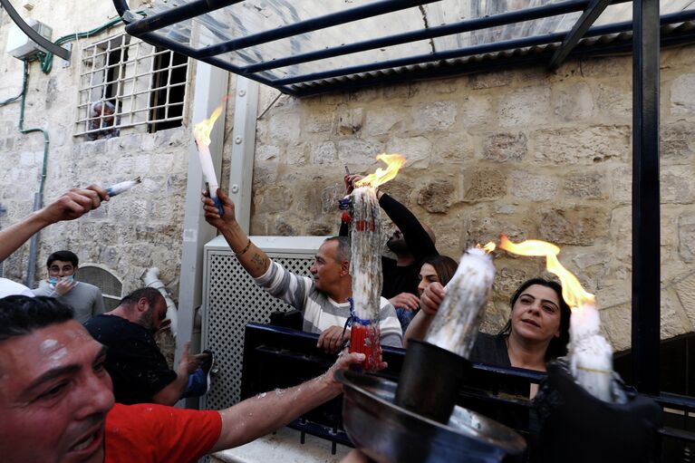 Благодатный огонь сошел в Иерусалиме