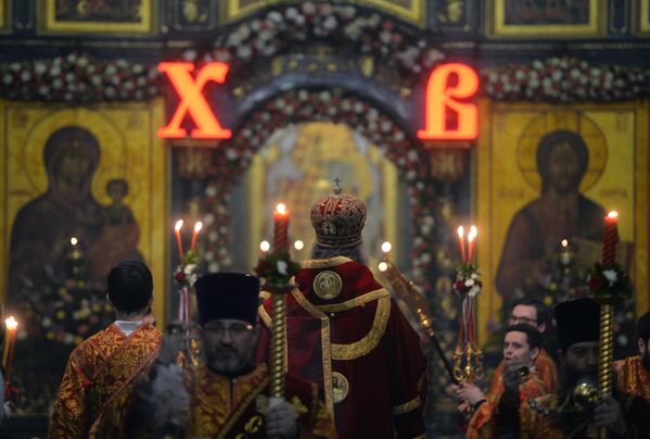 Праздничное пасхальное богослужение в Свято-Троицком кафедральном соборе в Екатеринбурге
