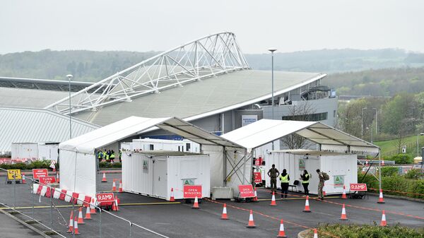 Стадион футбольного клуба Брайтон с палатками для установки центра тестирования на коронавирус