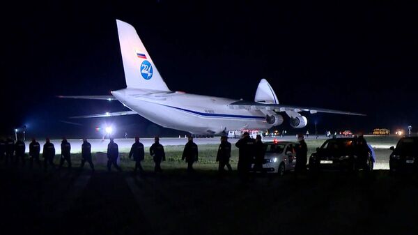 Самолет Ан-124 Руслан ВКС России доставил в Кишинев медицинское оборудование из Китая для борьбы с распространением коронавирусной инфекции