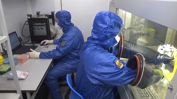 Специалисты Министерства обороны РФ в полевой биолаборатории