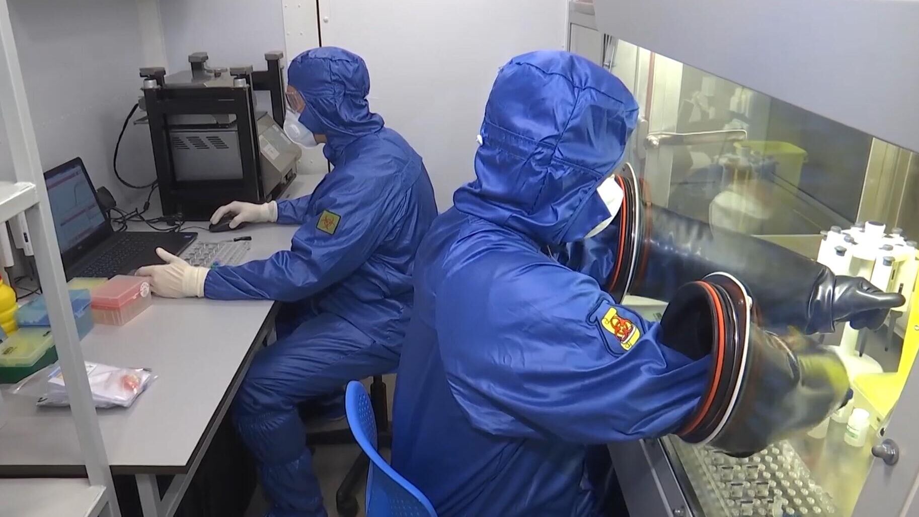 Специалисты Министерства обороны РФ в полевой биолаборатории - РИА Новости, 1920, 30.01.2023