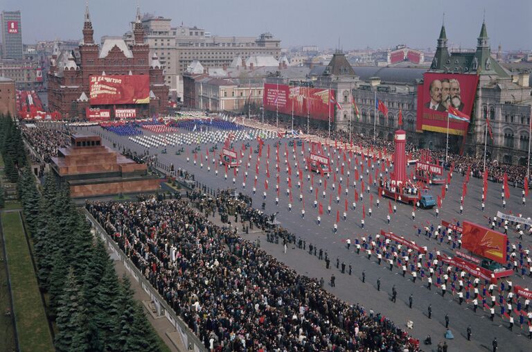 Физкультурный парад на Красной площади в День международной солидарности трудящихся