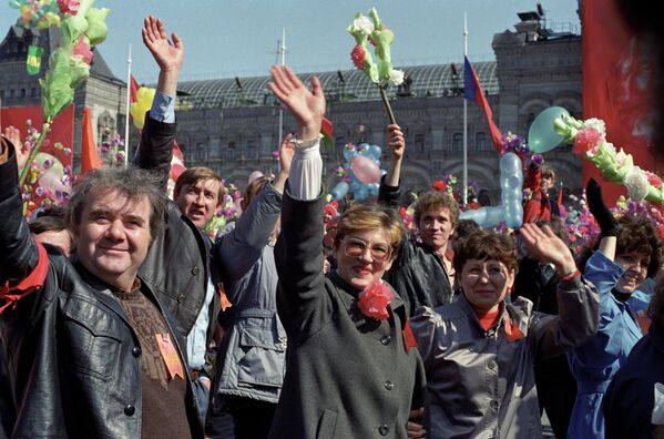 Первомайская демонстрация трудящихся на Красной площади в Москве