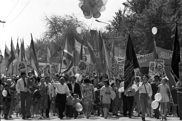 Туркменская ССР. Первомайская демонстрация в Ашхабаде