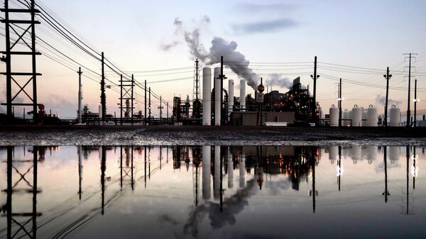 Нефтеперерабатывающий завод в Порт-Артуре, штат Техас