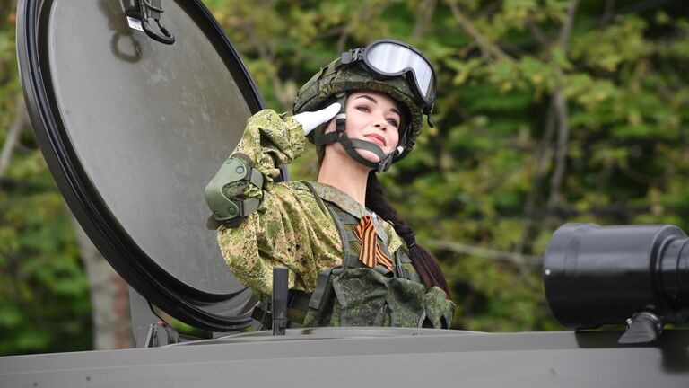 Военнослужащий на военном параде в Севастополе, посвященном 74-й годовщине Победы в Великой Отечественной войне