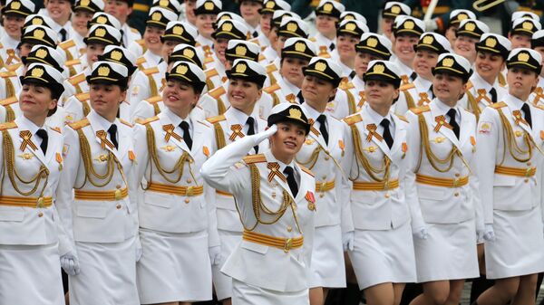 Военнослужащие во время военного парада в Москве, посвящённого 72-й годовщине Победы в Великой Отечественной войне 1941-1945 годов