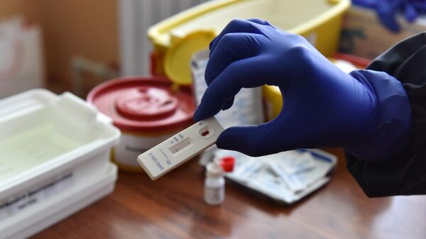 Прохождение экспресс-тестов на выявление коронавируса в одной из районных поликлиник Львова