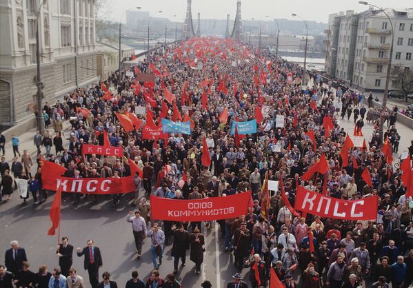Первомайская демонстрация и митинг сторонников движения Трудовая Россия и Трудовая Москва