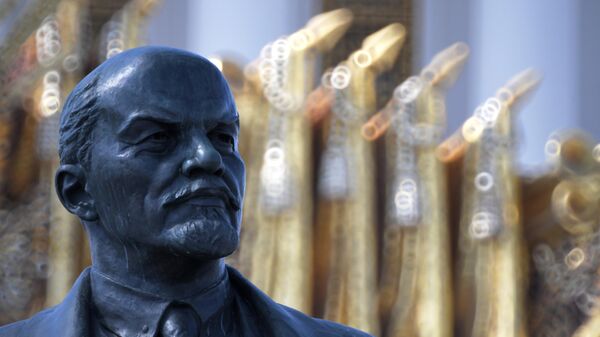 Памятник В. И. Ленину. Архивное фото