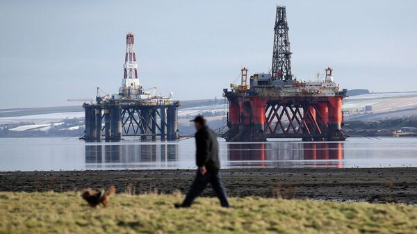 Нефтяные платформы у берегов Шотландии в Северном море