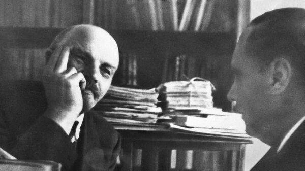 Владимир Ильич Ленин беседует с английским писателем Гербертом Уэллсом 5 октября 1920 года