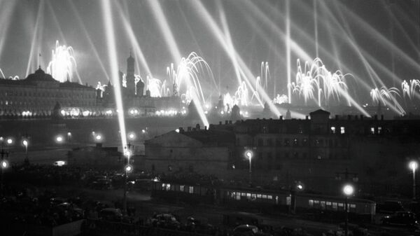 Праздничный салют в честь Победы в Великой Отечественной войне