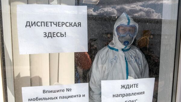 Медицинский работник в приемном отделении московского клинического центра инфекционных болезней Вороновское