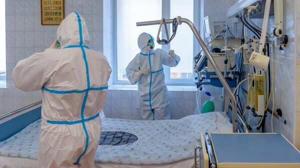 Медицинские работники в коронавирусном стационаре, открытом на базе госпиталя медсанчасти МВД России по Москве