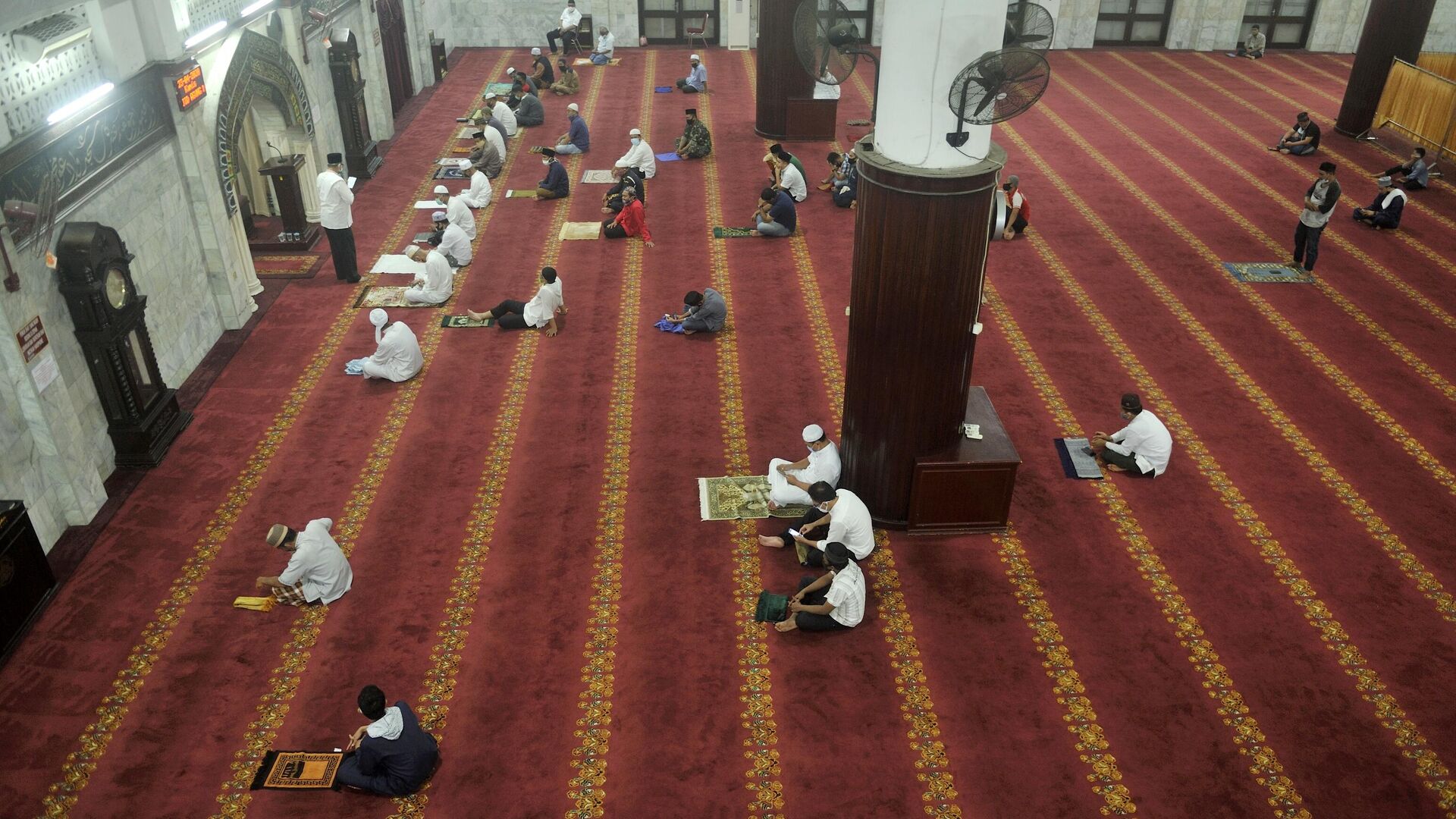 Начало священного для мусульман месяца Рамадан в Индонезии - РИА Новости, 1920, 12.05.2021