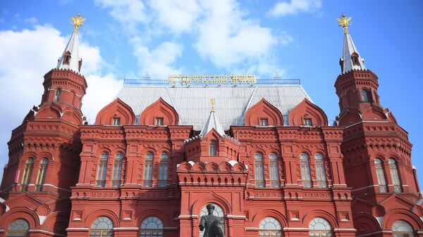 Памятник маршалу Георгию Жукову на Манежной площади в Москве