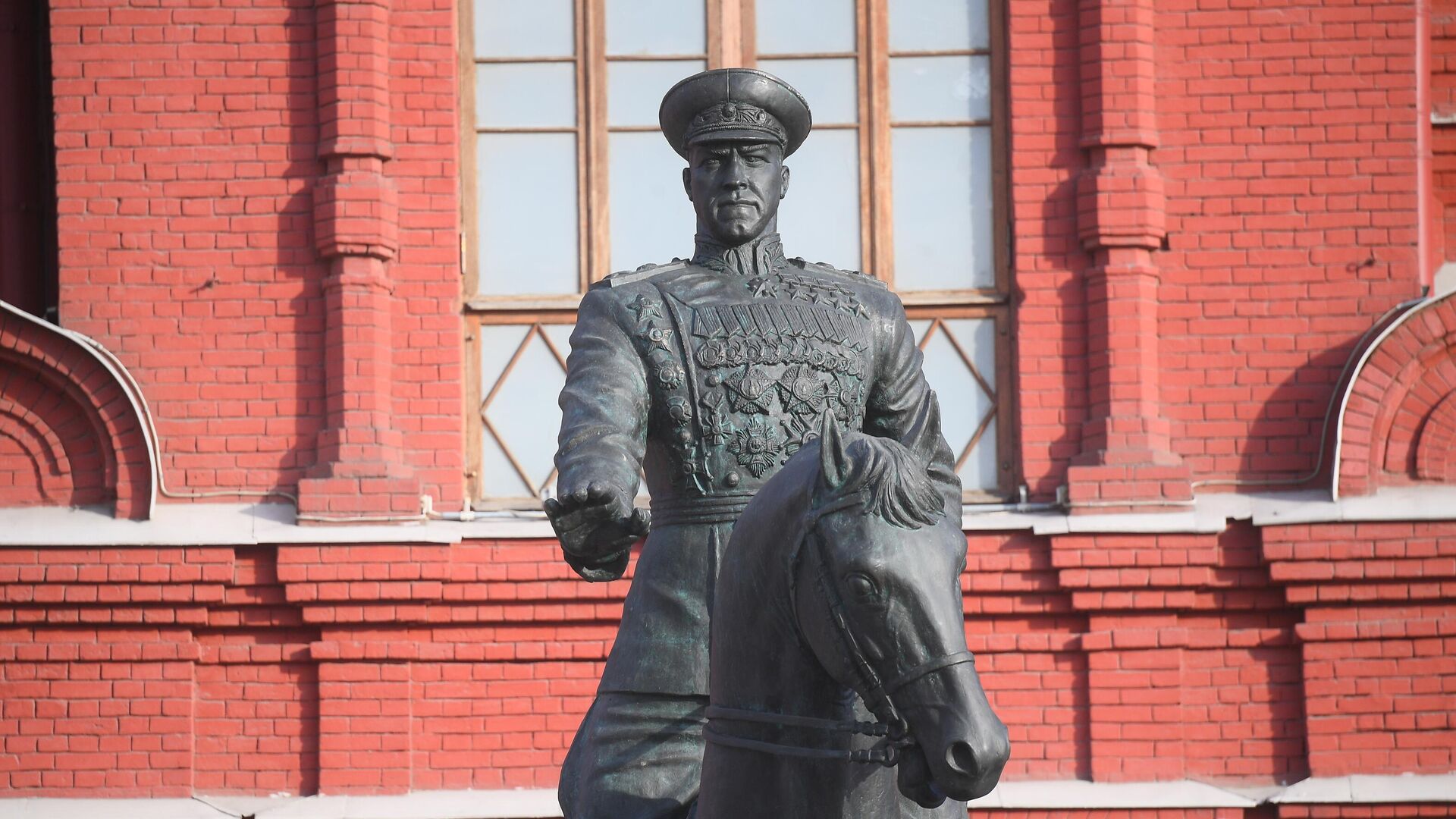 Памятник маршалу Георгию Жукову на Манежной площади в Москве - РИА Новости, 1920, 04.06.2024