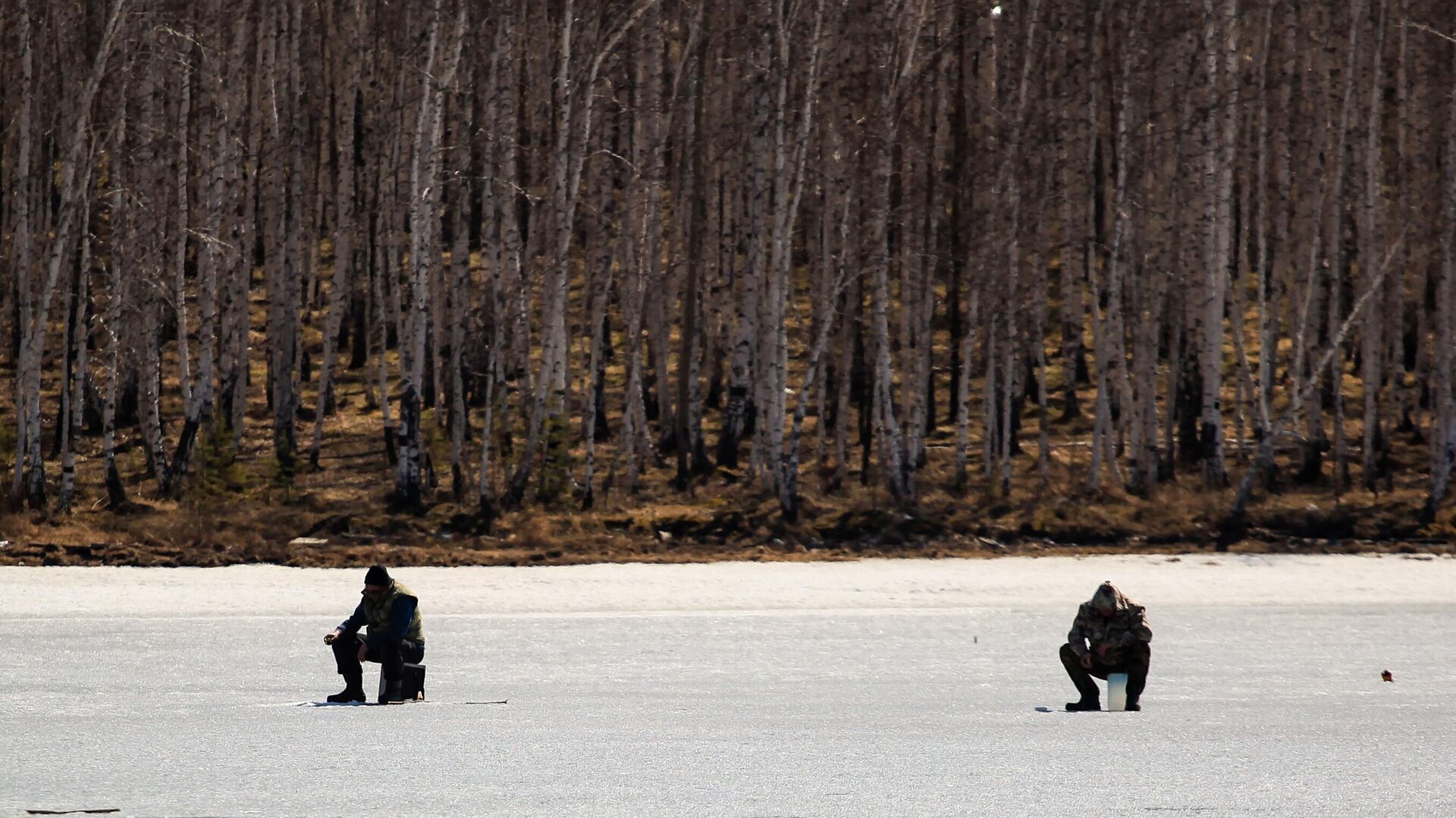 Рыбаки на льду реки Ангара в Иркутске - РИА Новости, 1920, 30.01.2024