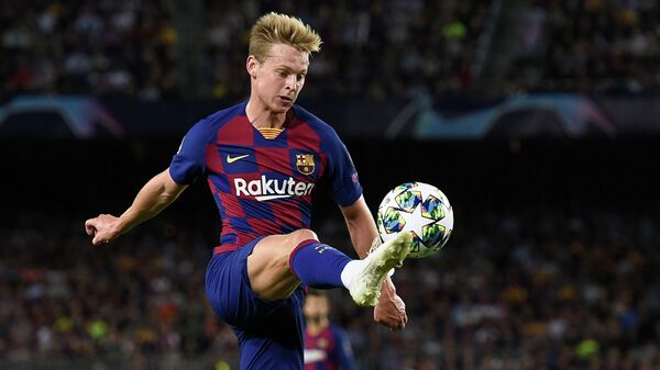 Frenkie de Jong will be out indefinitely due to injury
