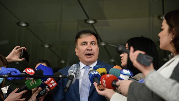 Михаил Саакашвили отвечает на вопросы журналистов перед началом встречи с депутатами фракции Слуга народа в Киеве