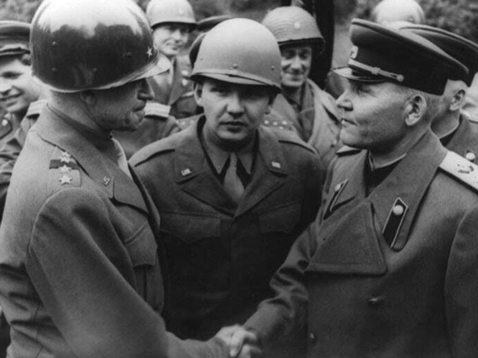 25 апреля 1945 г. Встреча на Эльбе Конев Брэдли. Торгау 1945. Встреча союзников на Эльбе (25 апреля 1945. Встреча советских и американских войск на Эльбе в 1945.