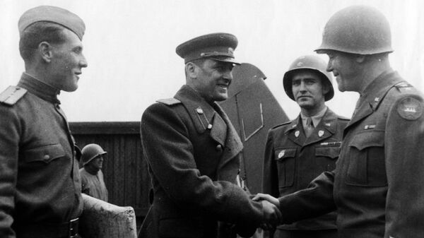 Встреча командира 34-го гвардейского корпуса генерала Г.В.Бакланова с командиром 5-го корпуса США генералом Хюбнером.