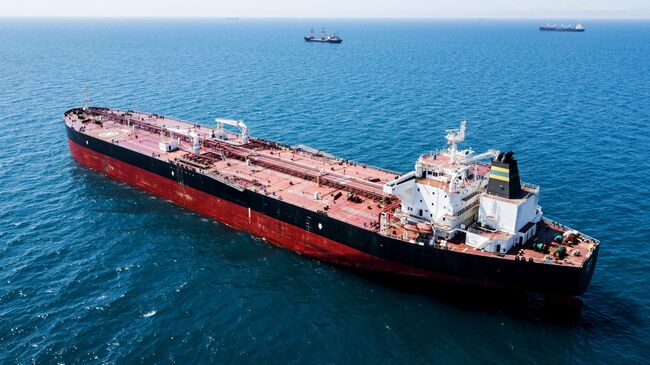 Нефтяные танкеры на рейде в Цемесской бухте