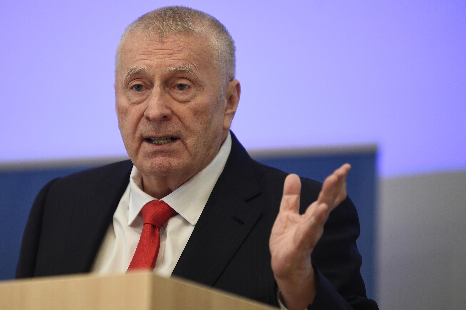 Руководитель Высшего Совета ЛДПР Владимир Жириновский во время обращения к молодежи - РИА Новости, 1920, 29.10.2025