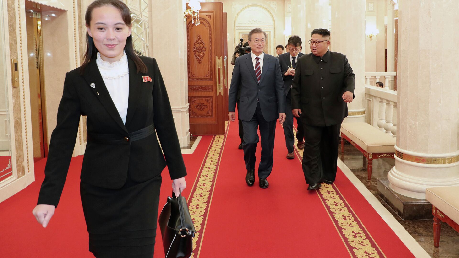 Сестра северокорейского лидера Ким Е Чен,  во время встречи президента Южной Кореи Мун Чжэ Ина и лидера КНДР Ким Чен Ына  в Пхеньяне, Северная Корея - РИА Новости, 1920, 02.05.2021