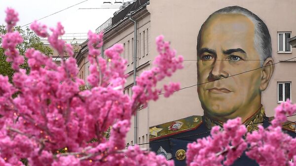 Граффити с изображением маршала Георгия Жукова на улице Старый Арбат в Москве