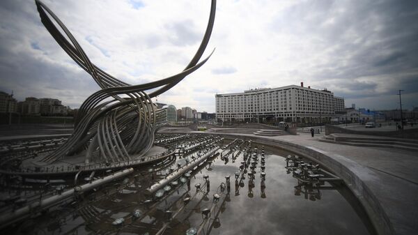 Неработающий фонтан Похищение Европы на площади Киевского вокзала