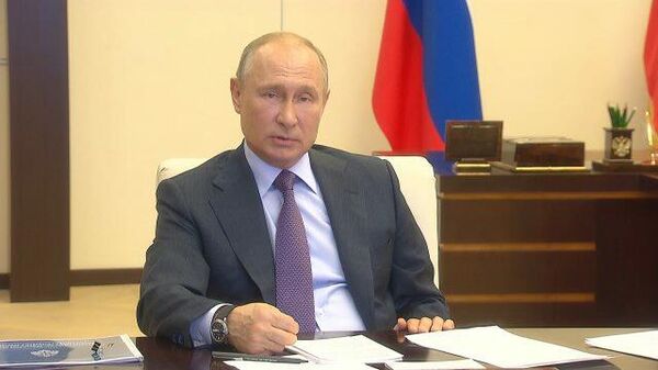 Путин посоветовал губернаторам самим поездить по колдобинам