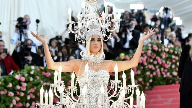 Певица Кэти Перри на благотворительном балу Института костюма Met Gala 2019 в Нью-Йорке