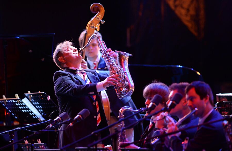 Музыкант Игорь Бутман (в центре) выступает на Международном джазовом фестивале Koktebel Jazz Party в Коктебеле.